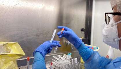 Covid : 1 958 nouveaux cas détectés en vingt-quatre heures