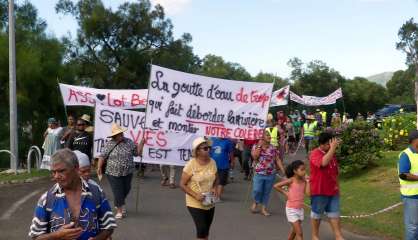 Païta : des habitants marchent pour exprimer leur