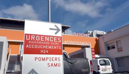 Une voiture percute un feu rouge et finit sur le toit : la conductrice évacuée à la clinique de Nouville