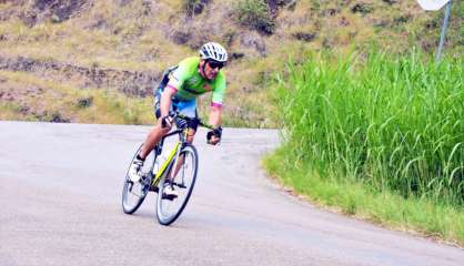Cyclisme : Christophe Descateaux et Manon Brasseur s’imposent à Bourail