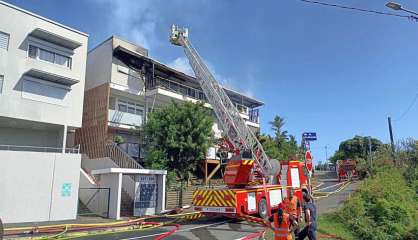 Un immeuble en feu à Ouémo