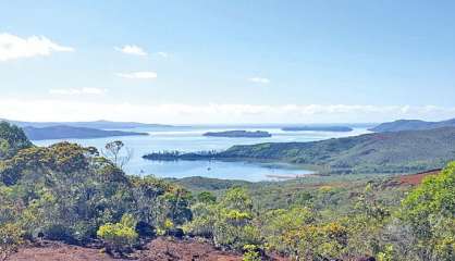 Un bateau coule en baie de Prony, un autre à la passe de Dumbéa