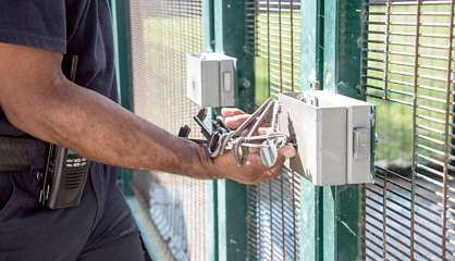 Mort d’un septuagénaire à Rivière-Salée : un jeune de 21 ans incarcéré au Camp Est