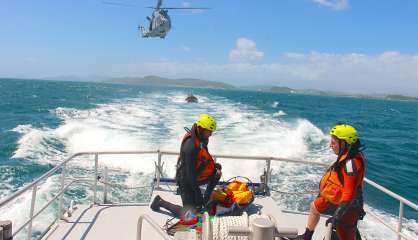 Un blessé à l’arme blanche et un disparu après une rixe sur un navire au large de la Grande Terre