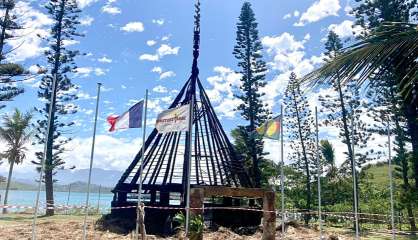 La case du Sénat coutumier encore incendiée