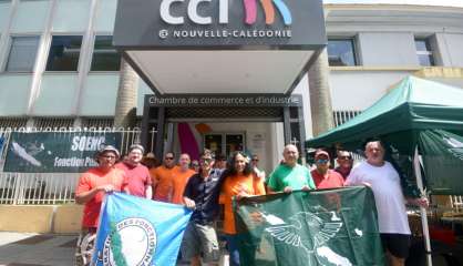 Des sapeurs-pompiers de la Tontouta et des agents de la CCI en grève