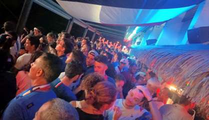 [VIDÉO] La déception pour les supporters des Bleus à Nouméa après un match dingue face à l’Argentine