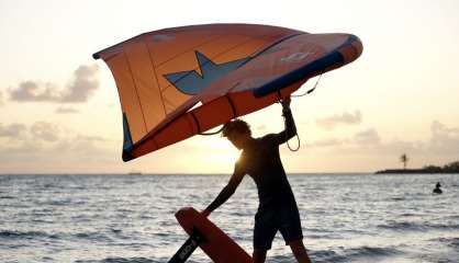 [VIDÉO] Le double champion du monde de wingfoil Titouan Galea est de retour au pays
