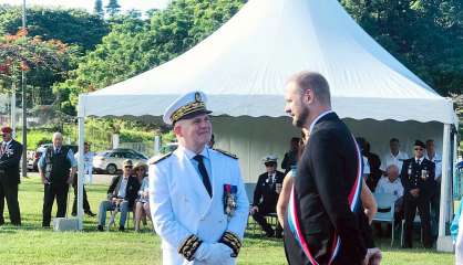 Le nouveau haut-commissaire dépose une gerbe place Bir Hakeim à Nouméa