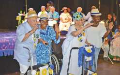 Valides, en fauteuil ou en déambulateur, chaque candidat a défilé. Certains se sont même vu pousser des ailes et ont décidé de se lever pour saluer le public.