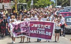 L’émotion a fait place à l’indignation. « Comment ce chauffard peut-il toujours être en liberté ? », enrage la foule.