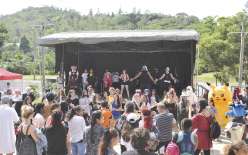 Le public a pris part aux chorégraphies, sur des musiques d’animations japonaises, proposées par le Kuru kuru team. Même Pikachu était de la partie.