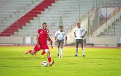 Les deux meilleurs buteurs de Super Ligue ont frappé. Ounei (10 buts), ici au moment de transformer le penalty et Sélé (9 buts) ont tous deux marqué.