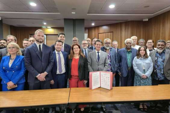 Accord de Bougival : Emmanuel Macron invite les délégations calédoniennes à Paris le 16 janvier