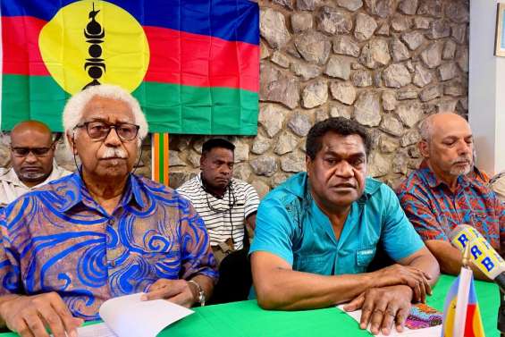 Le FLNKS mandate une mission à Paris pour reprendre le dialogue et réaffirmer son refus de Bougival