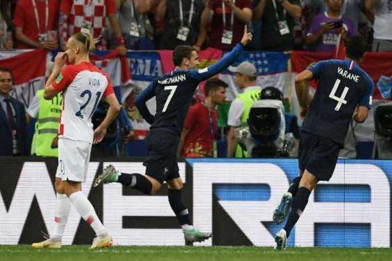 Mondial-2018 - France-Croatie: les Bleus, devant à la mi-temps, entrevoient leur étoile