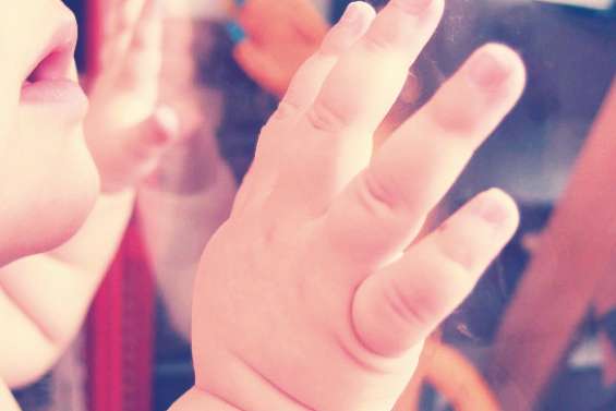 Attention aux bracelets anti-moustiques pour les enfants