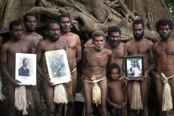 Au Vanuatu, les adorateurs du prince Philip devisent sur son sucesseur