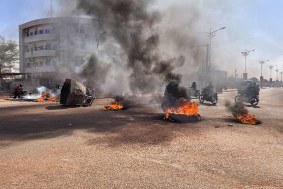 Burkina: des soldats encagoulés ont pris position devant la télévision nationale (journaliste AFP)