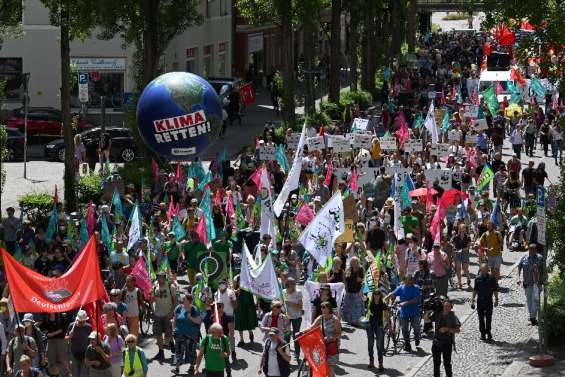 Des milliers de manifestants défilent contre le G7 en Allemagne