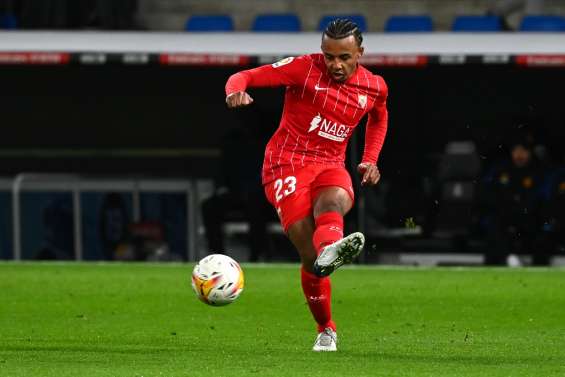 Espagne: Koundé poursuit à Barcelone son irrésistible ascension