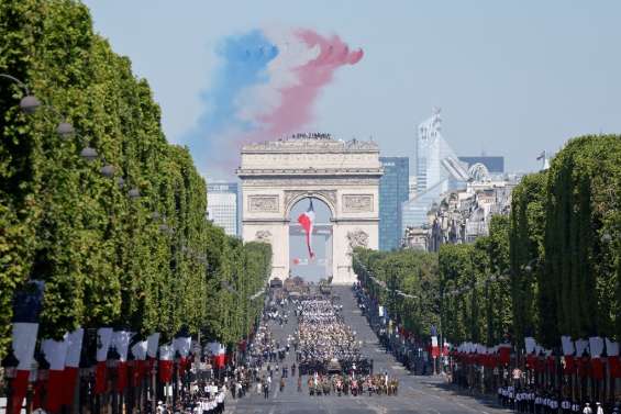 Coup d'envoi du défilé militaire du 14-Juillet à Paris, en pleine guerre en Ukraine
