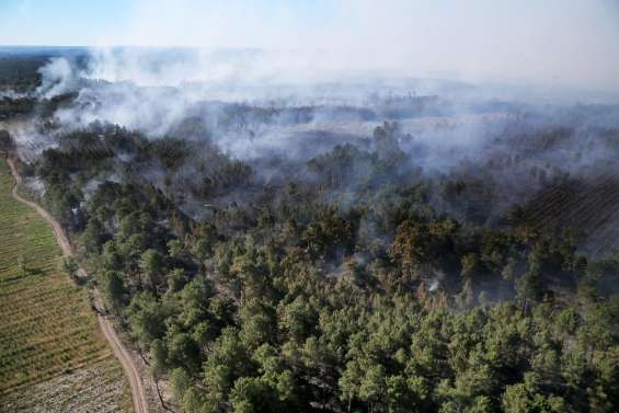 Feux de forêt en Gironde: 3.700 hectares brûlés depuis mardi