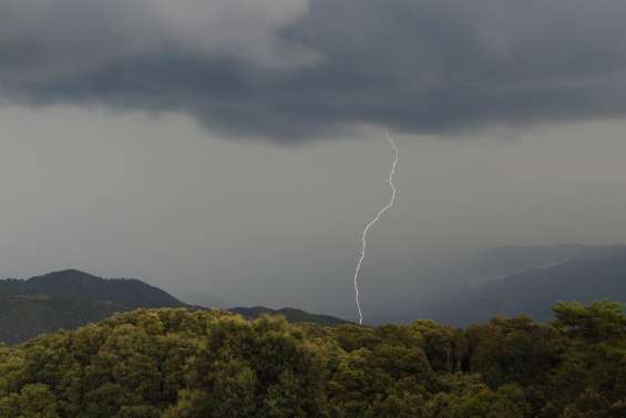 Orages: un mort et neuf blessés dont un grave dans un camping en Corse