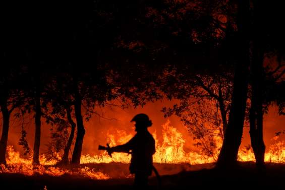 Nouveau gros incendie en Gironde, déjà 1.300 hectares brûlés