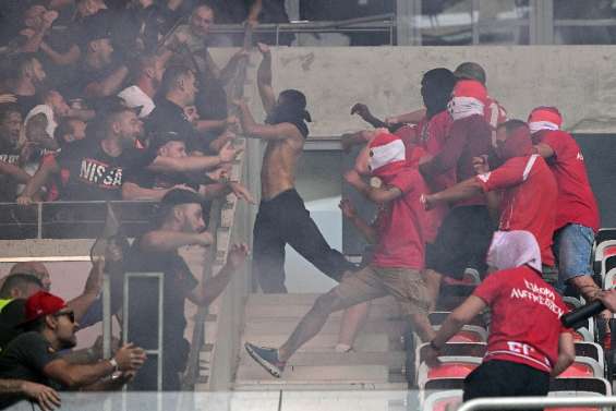 Foot/Nice-Cologne: violents affrontements entre supporters, 32 blessés dont un grave