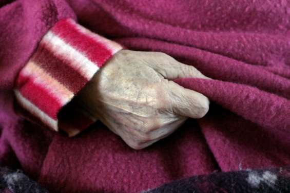 Fin de vie: le Comité d'éthique rend un avis attendu