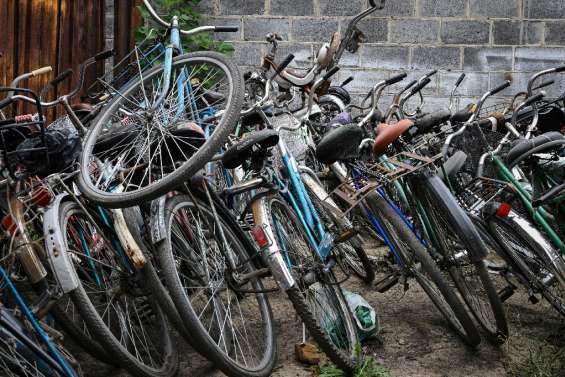 Ukraine: près du front Sud, une garderie à vélos pour attendre le retour de la paix