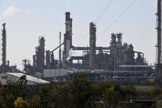 Carburants: la grève se poursuit dans les raffineries, blocage maintenu à TotalEnergies