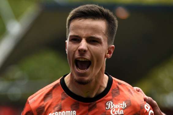 Ligue 1: Lorient poursuit sa route, Monaco retrouve le chemin