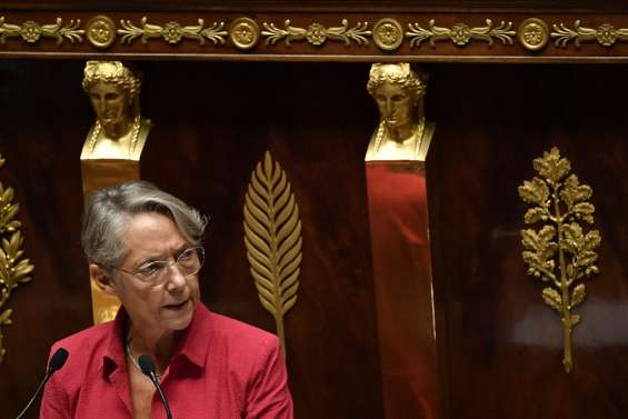 Censure: Borne brocarde la Nupes et le RN et défend un budget 