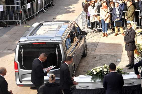 Une foule digne et un 