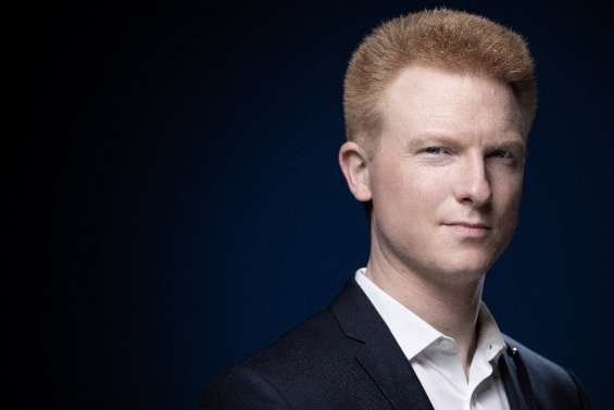 Contre le maintien d'Adrien Quatennens à LFI, la colère des militants insoumis s'organise