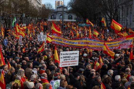 Espagne: grosse manifestation contre le gouvernement de gauche sur la question catalane