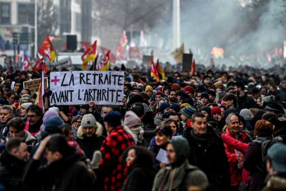 Retraites: après une première mobilisation réussie, les syndicats préparent la suite