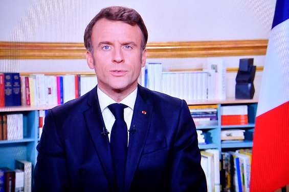 Voeux: Macron appelle à 