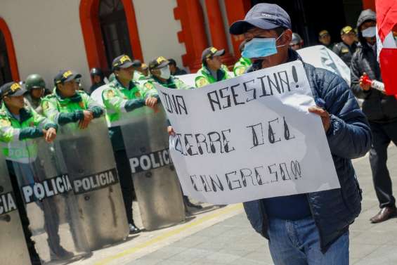 Pérou: les proches des victimes tuées dans les manifestations demandent 