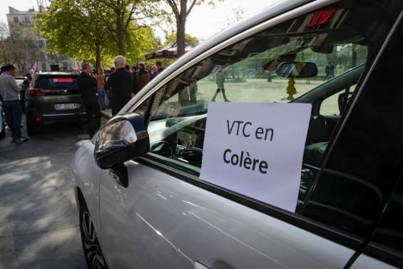 Les chauffeurs VTC en quête d'un revenu minimum garanti