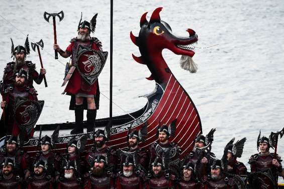 Les femmes autorisées au très masculin festival des Vikings des îles Shetland