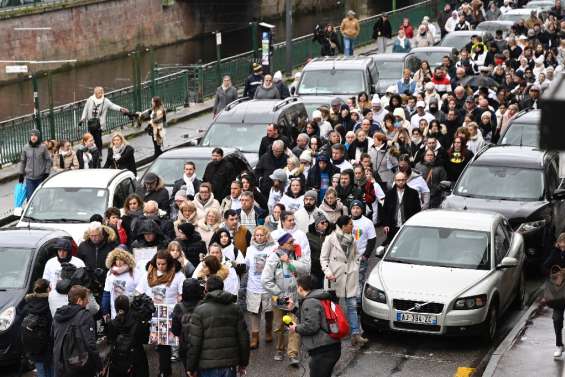 Marche blanche en hommage à Lucas, un mois après son suicide