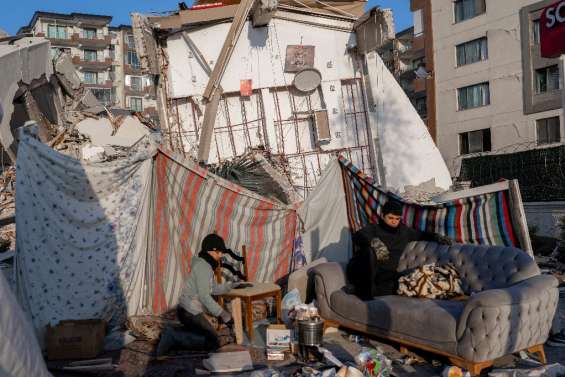 Séisme en Turquie et en Syrie: plus de 35.000 morts, les autorités au défi de secourir les sans-abri