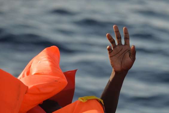 Italie: au moins une trentaine de migrants morts dans un naufrage près des côtes 