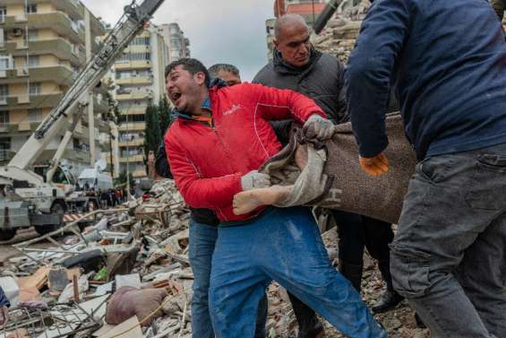 Turquie et Syrie: course contre le temps et le froid pour aider les rescapés 