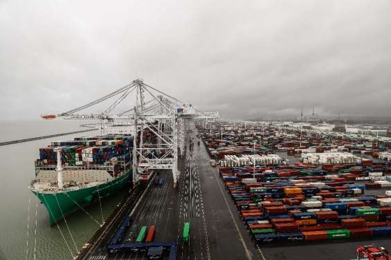 France: déficit commercial record en 2022 sur les biens, plombé par la facture énergétique