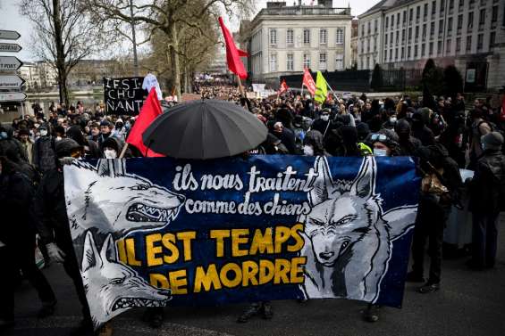 Pour l'exécutif, au Parlement comme dans la rue, la bataille des retraites s'accélère