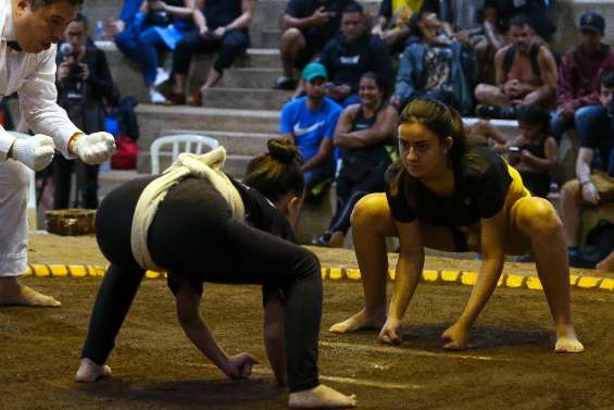 Brésil: les préjugés dans le sumo féminin, l'autre adversaire à renverser
